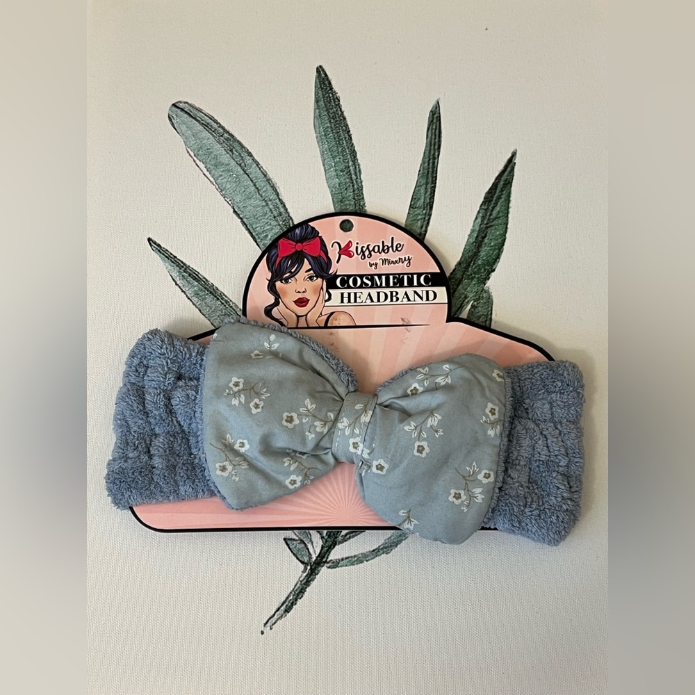 Kissable by MinxNY Cosmetic Headband Blue Terry Cloth flora floral Bow Brand New